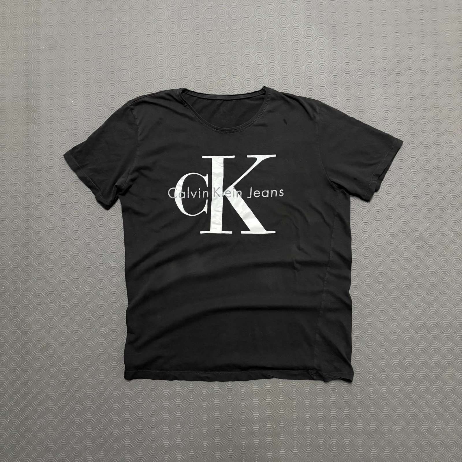 T-shirt calvin klein preta clássica L 